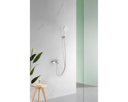 Настенный смеситель для ванны и душа Arrow AG3605 с выдвижной планкой хром