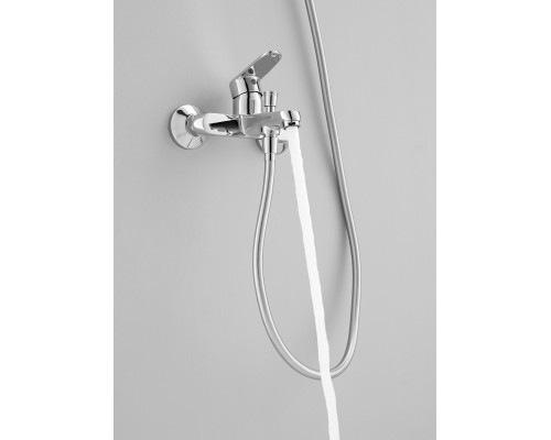 Настенный смеситель для ванны и душа Arrow AG3605 с выдвижной планкой хром