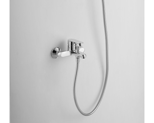 Настенный смеситель для ванны и душа Arrow AG3605 с выдвижной планкой хром