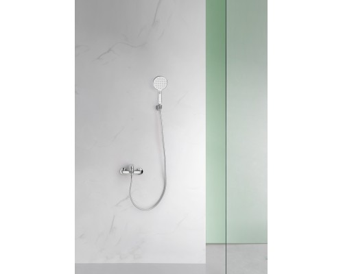 Настенный смеситель для ванны и душа Arrow AG3605 с выдвижной планкой хром