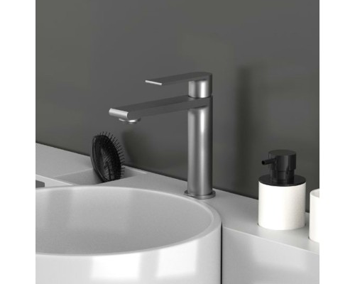 Смеситель для раковины Vincea Vogue VBF-1V1GM однорычажный вороненая сталь