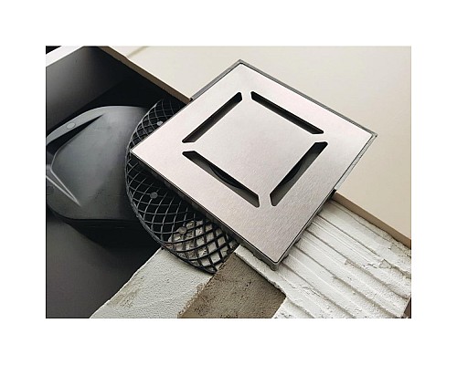 Трап BERGES PLATZ Norma 150х150 хром глянец боковой