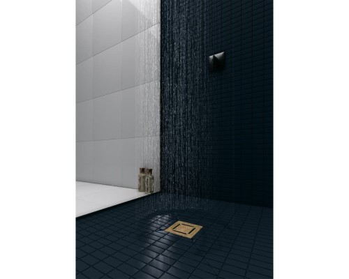 Трап BERGES ZENTRUM Norma 150х150 золото глянец выпуск D50 H65 боковой