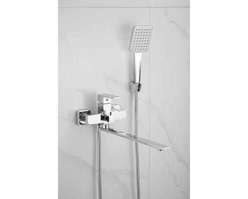 Смеситель для ванны Belz B613 B22613 универсальный Хром