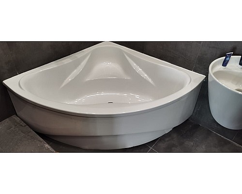 Ванна из искусственного камня Castone Миранда 135x135 Белая Ванна из искусственного камня Castone Миранда 135x135 Белая