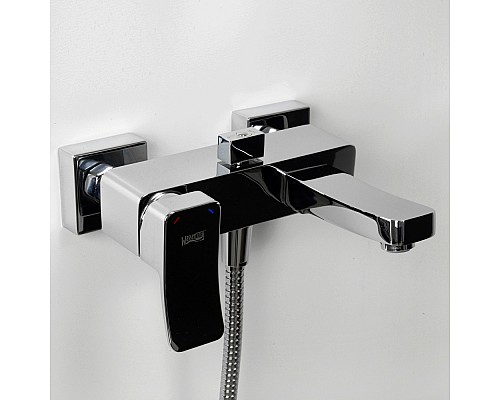 Смеситель для ванны WasserKRAFT 1061 с коротким изливом