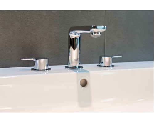 Смеситель Grohe для раковины на 3 отверстия с низкимом