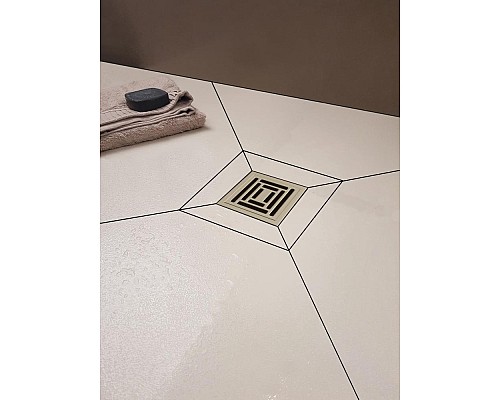 Трап BERGES PLATZ Uno 100х100 матовый хром боковой