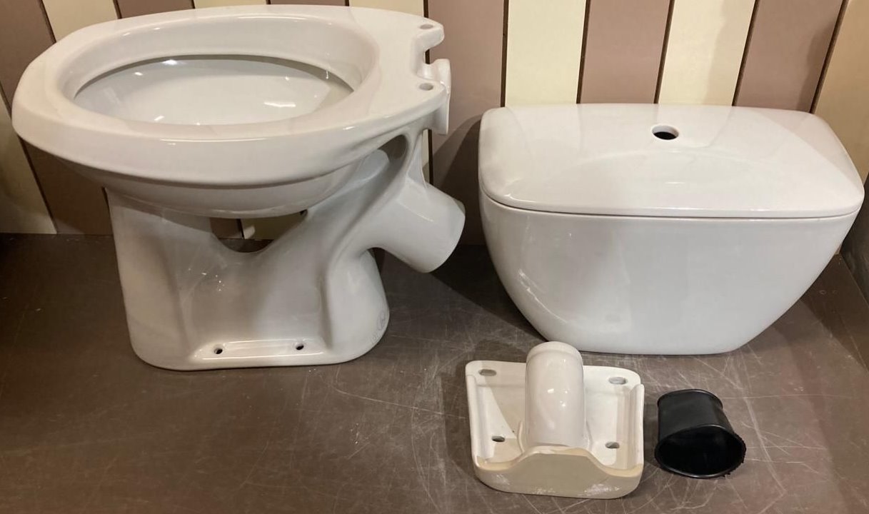 Унитаз с полочкой тарельчатого типа