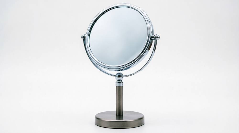 Двустороннее увеличивающее зеркало на подставке